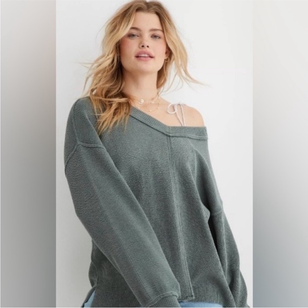 Women's V-Neck Sweater - Green